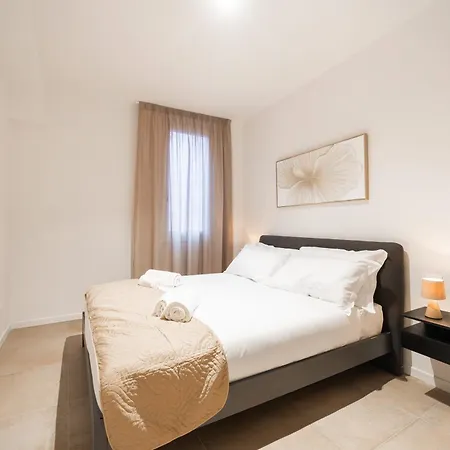 Brunello Apartment, Center