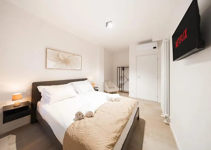 Brunello Apartment, Center