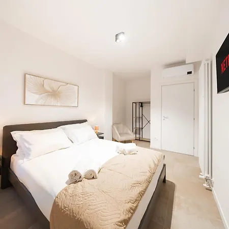 Brunello Apartment, Center